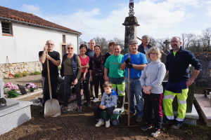 EQUIPE DU CHANTIER CIMETIERE LAGASTET